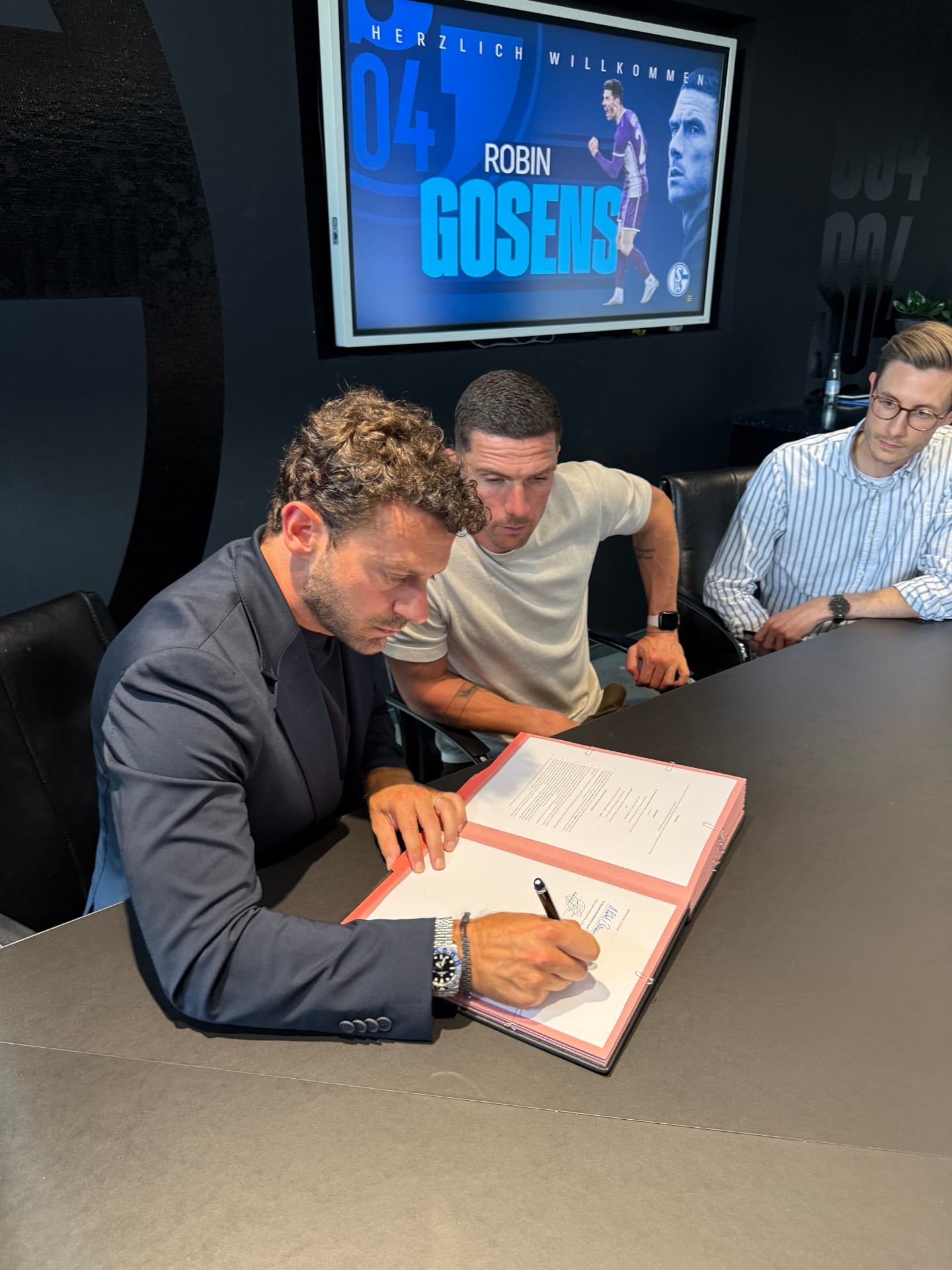 Robin Gosens signing for FC Schalke 04 with MVP Agency